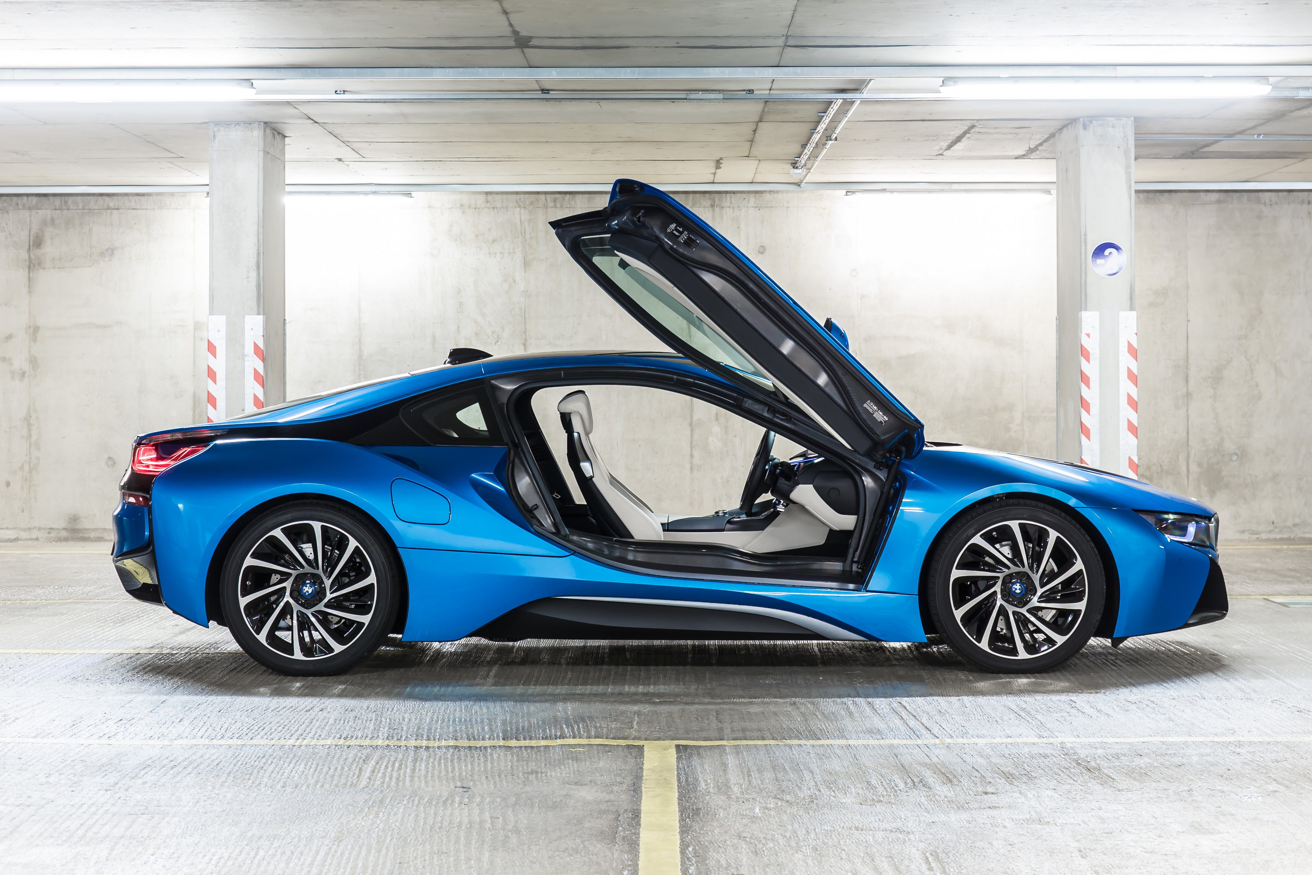 BMW i8 Review | heycar